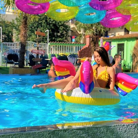 Casa Barbie Costinesti Hostel ภายนอก รูปภาพ
