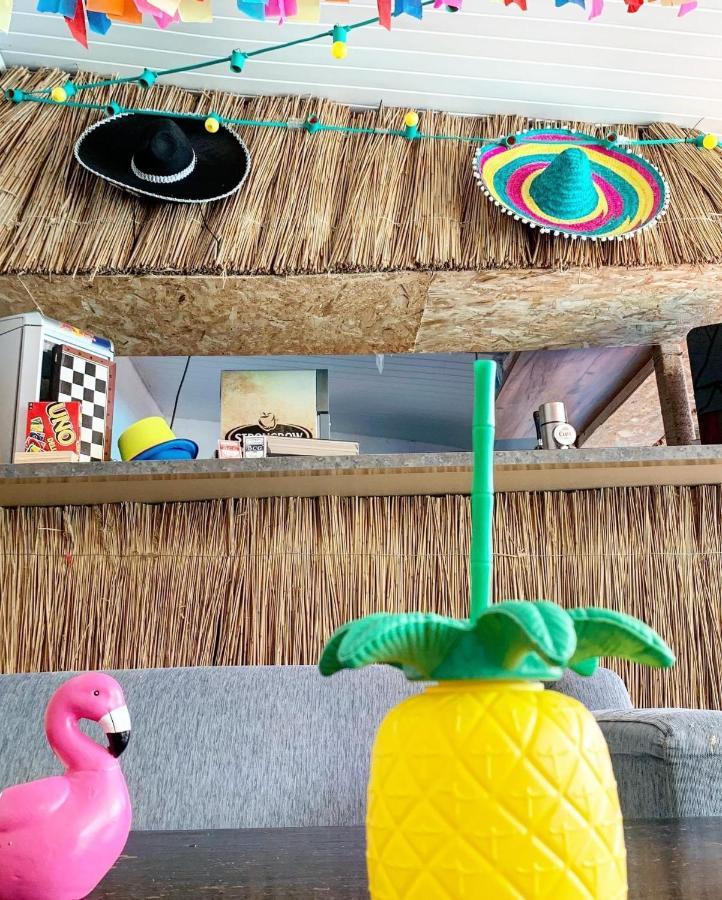 Casa Barbie Costinesti Hostel ภายนอก รูปภาพ
