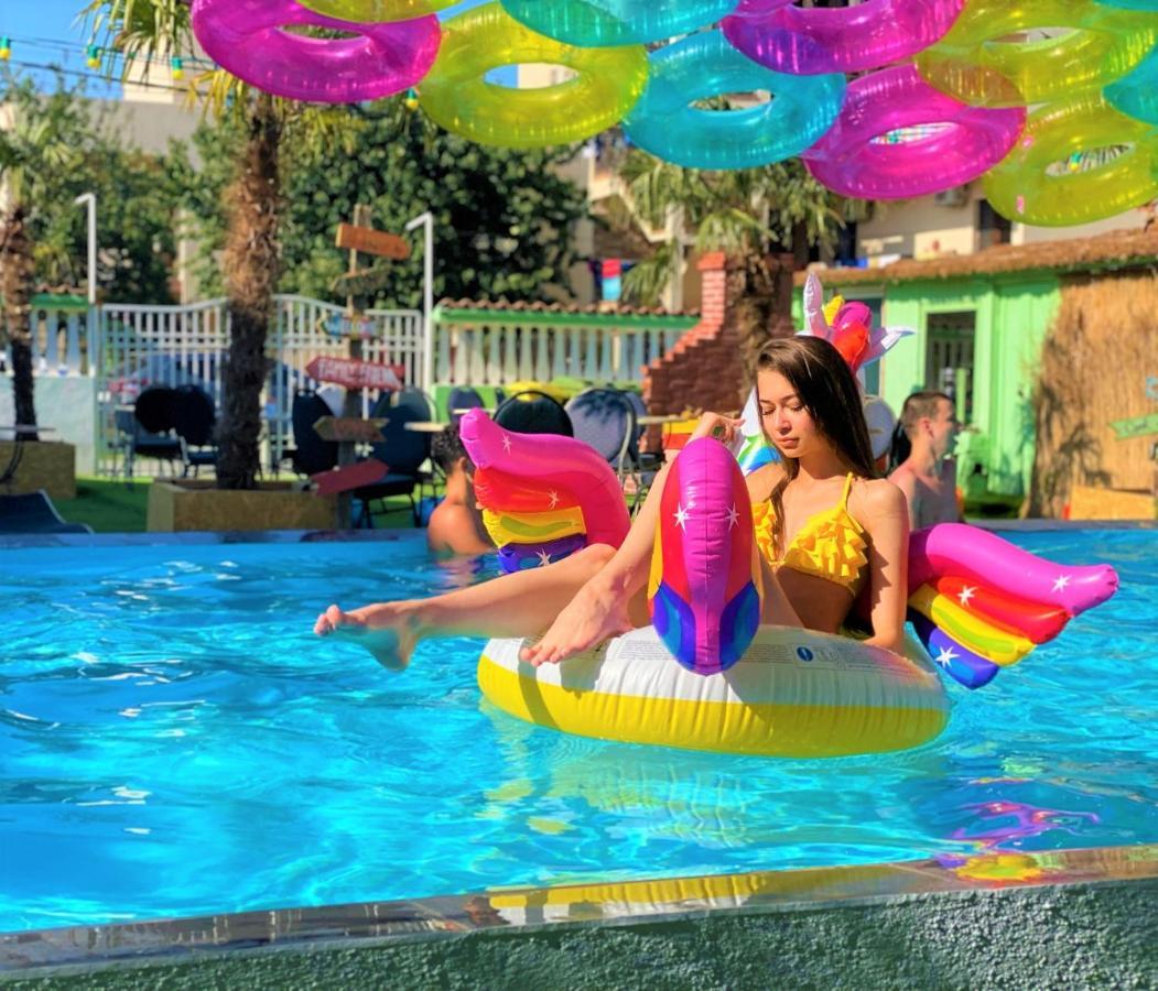 Casa Barbie Costinesti Hostel ภายนอก รูปภาพ