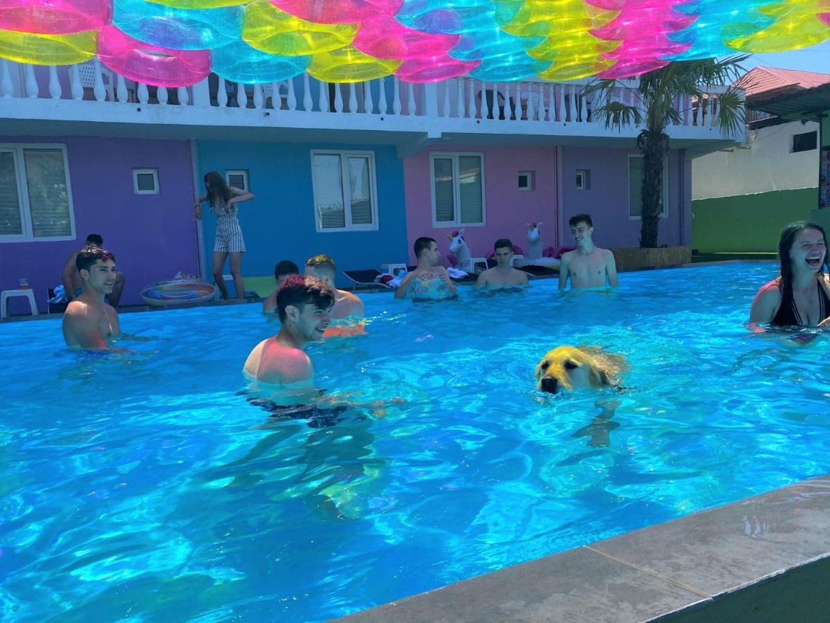 Casa Barbie Costinesti Hostel ภายนอก รูปภาพ