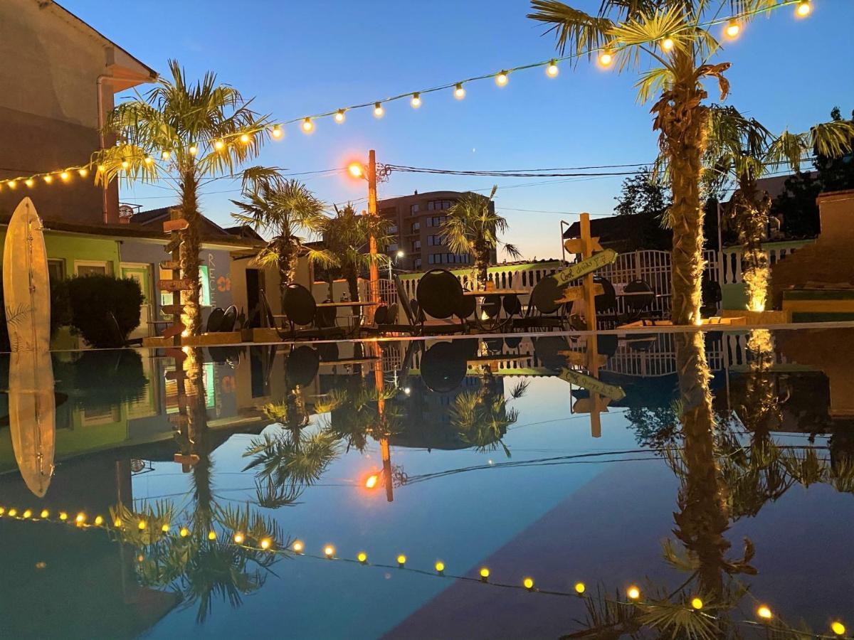 Casa Barbie Costinesti Hostel ภายนอก รูปภาพ