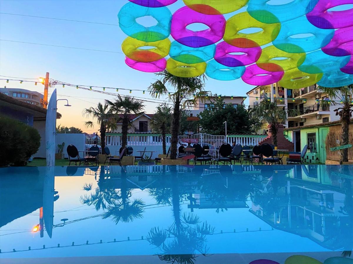 Casa Barbie Costinesti Hostel ภายนอก รูปภาพ