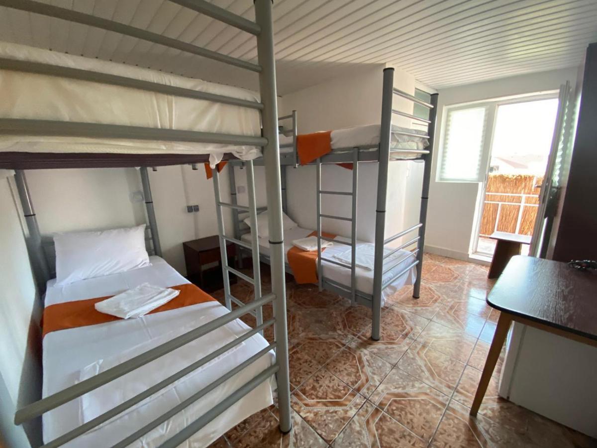 Casa Barbie Costinesti Hostel ภายนอก รูปภาพ