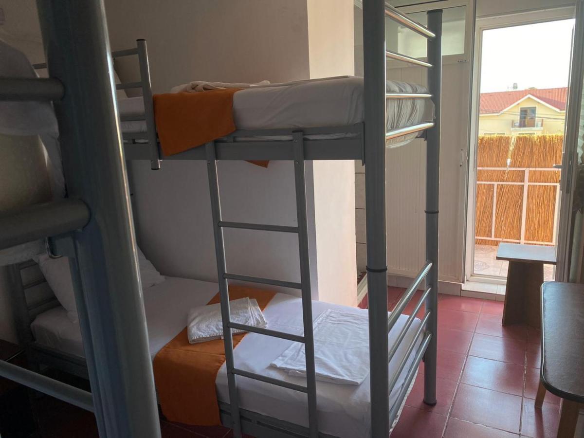 Casa Barbie Costinesti Hostel ภายนอก รูปภาพ