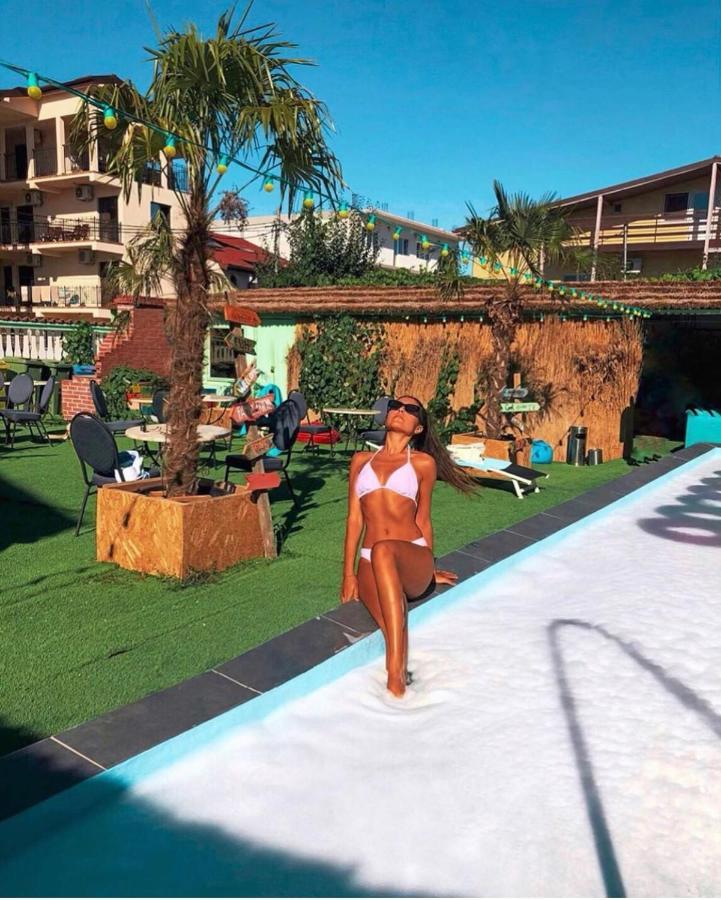 Casa Barbie Costinesti Hostel ภายนอก รูปภาพ