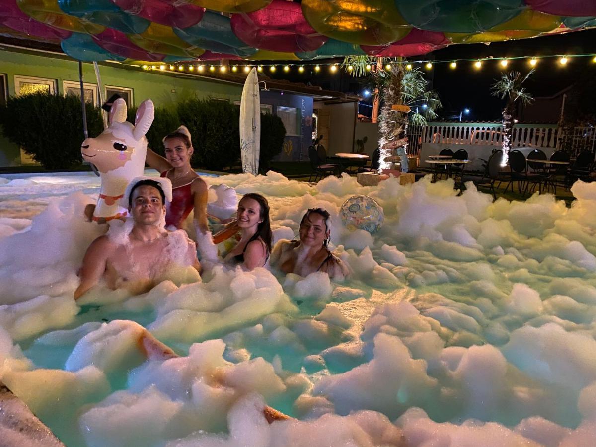 Casa Barbie Costinesti Hostel ภายนอก รูปภาพ