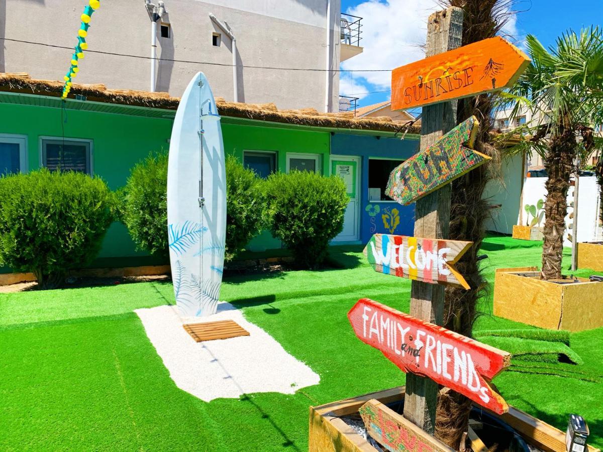 Casa Barbie Costinesti Hostel ภายนอก รูปภาพ