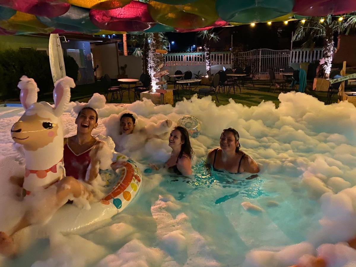 Casa Barbie Costinesti Hostel ภายนอก รูปภาพ