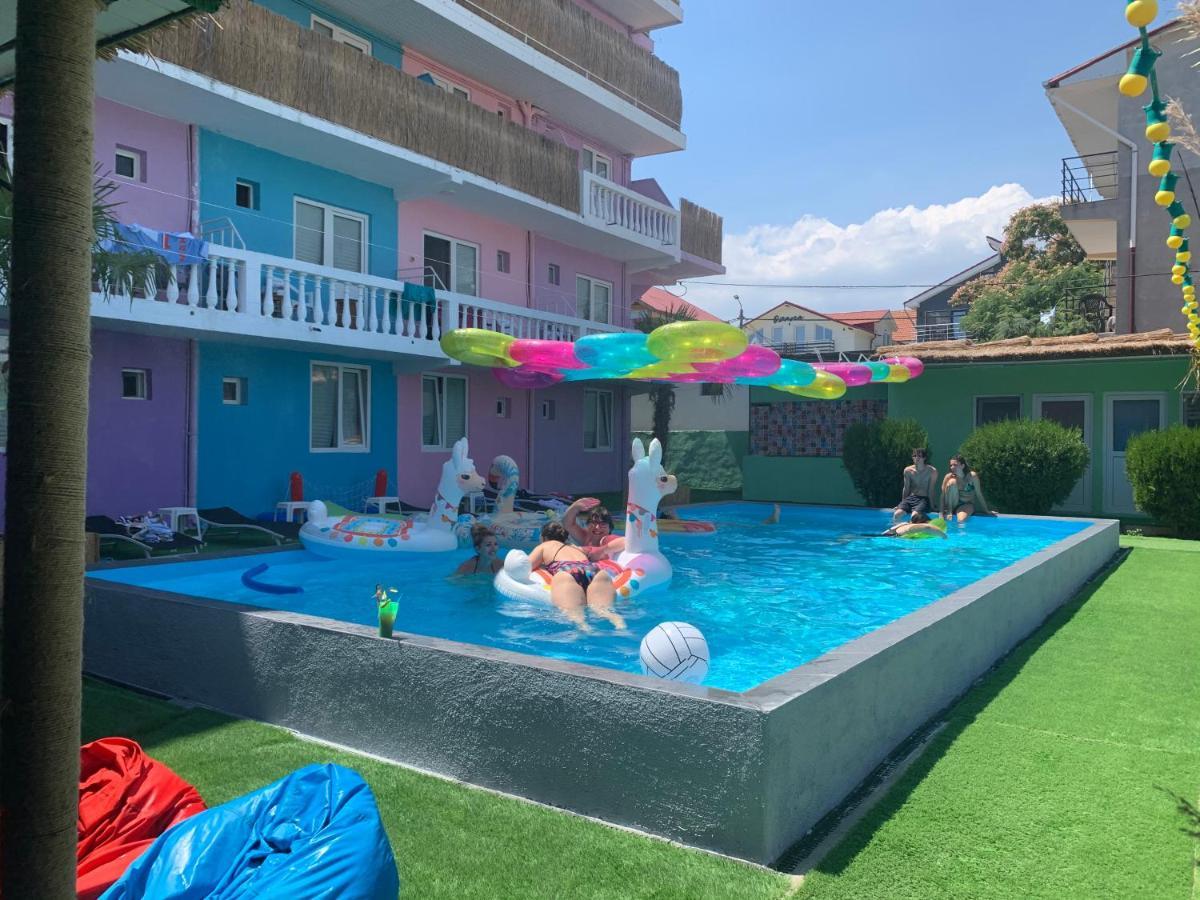 Casa Barbie Costinesti Hostel ภายนอก รูปภาพ