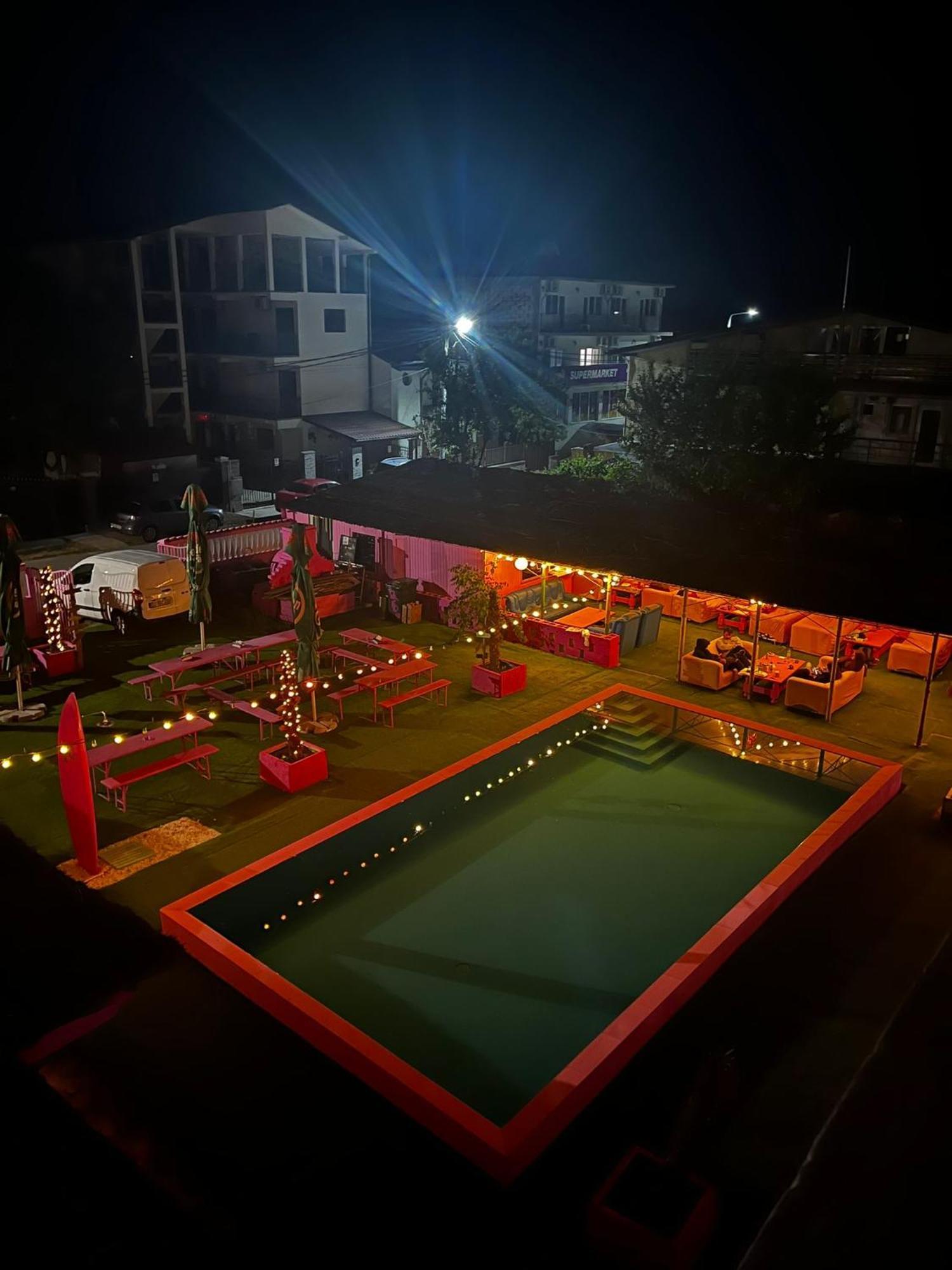 Casa Barbie Costinesti Hostel ภายนอก รูปภาพ