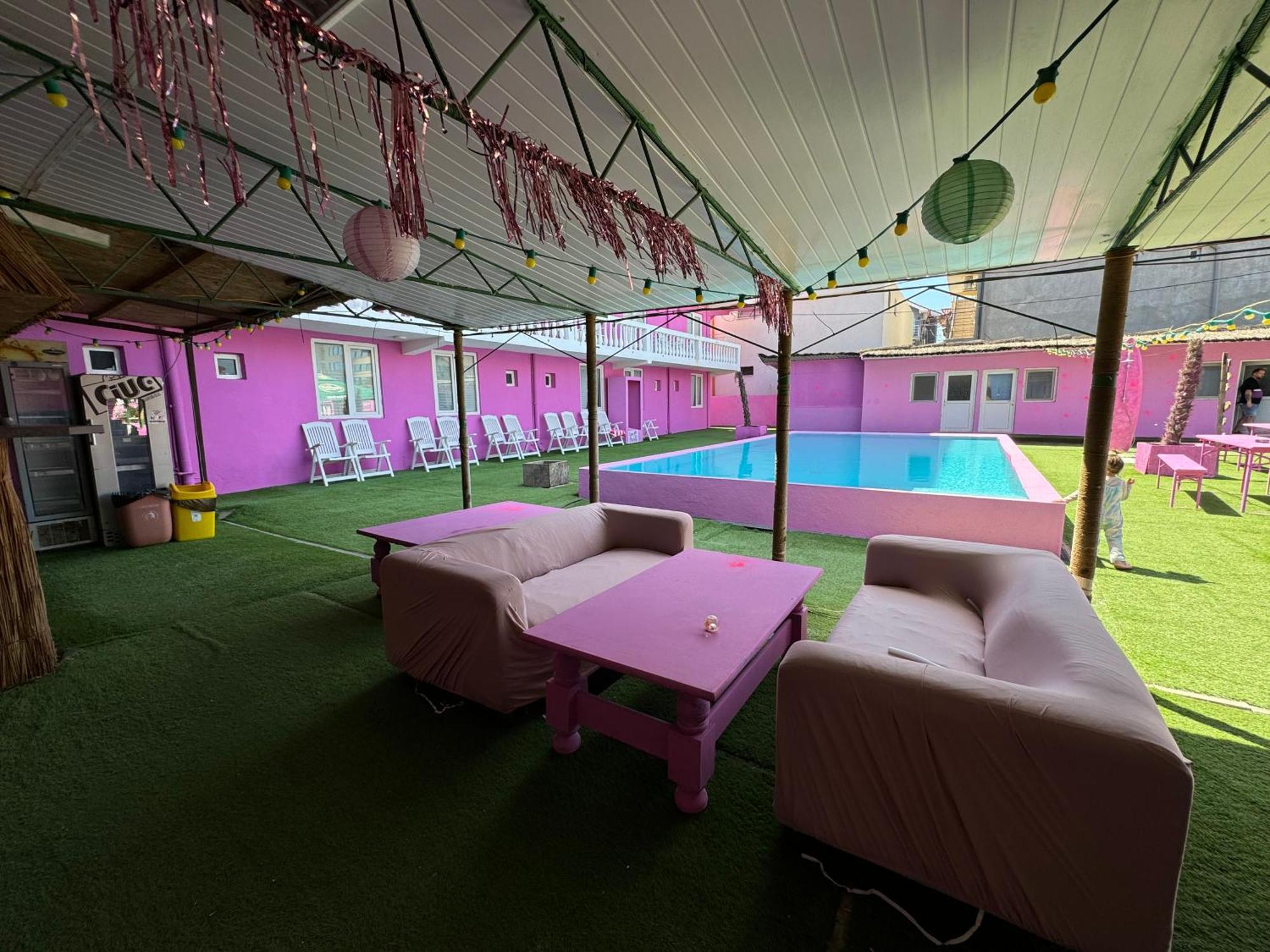 Casa Barbie Costinesti Hostel ภายนอก รูปภาพ