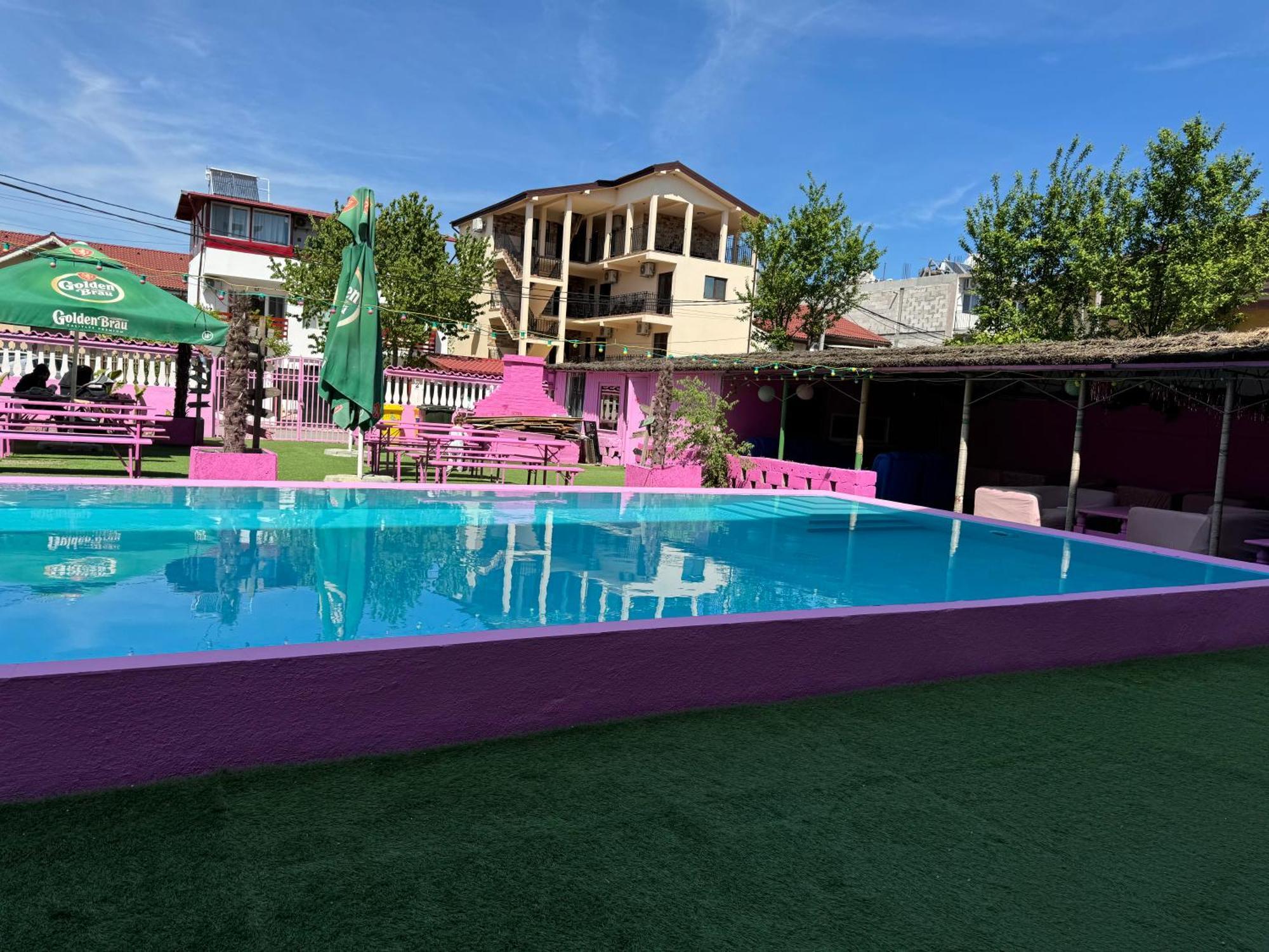 Casa Barbie Costinesti Hostel ภายนอก รูปภาพ