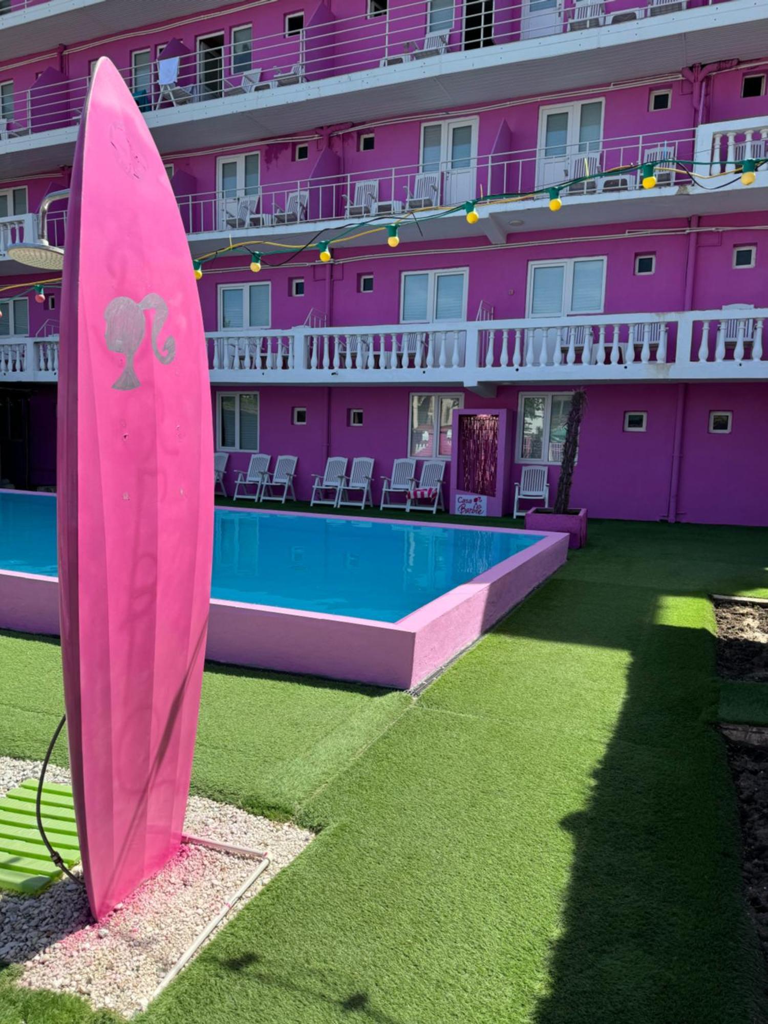 Casa Barbie Costinesti Hostel ภายนอก รูปภาพ