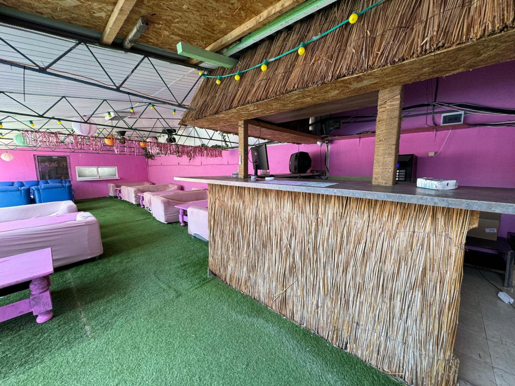 Casa Barbie Costinesti Hostel ภายนอก รูปภาพ