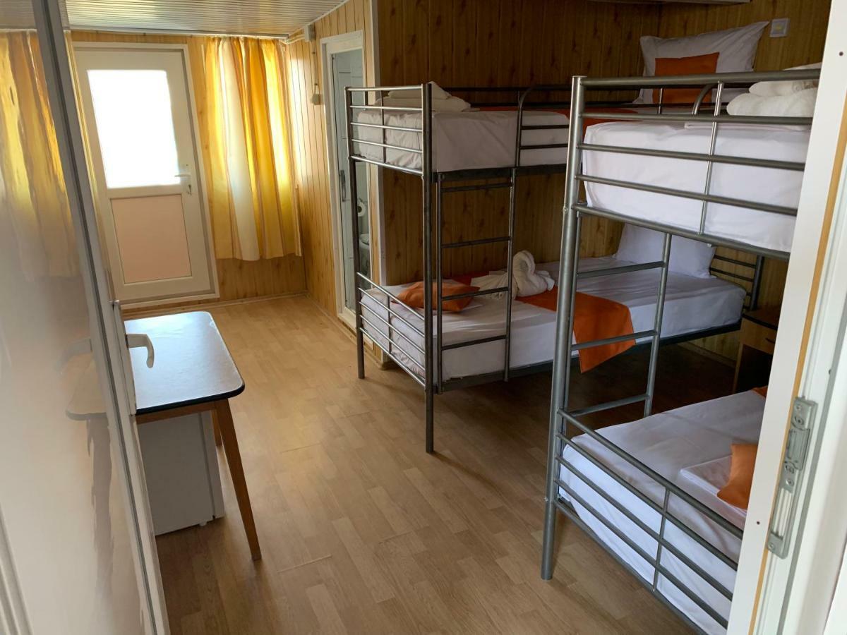 Casa Barbie Costinesti Hostel ภายนอก รูปภาพ